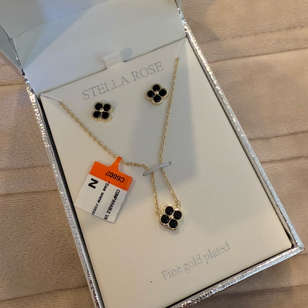 Gold and Black Flower Jewelry Set